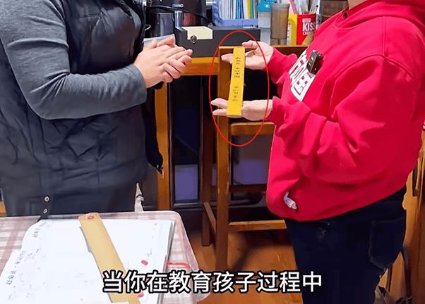 逼孩子亲手砸烂玩具、扔掉漫画还得鞠躬致谢：这不是教育是霸凌(图16)